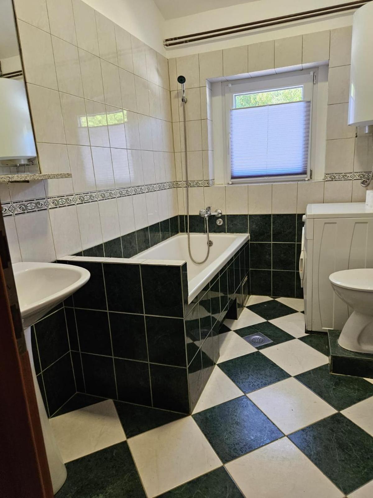 Apartments With Swimming Pool 9X4M سيلتسي المظهر الخارجي الصورة