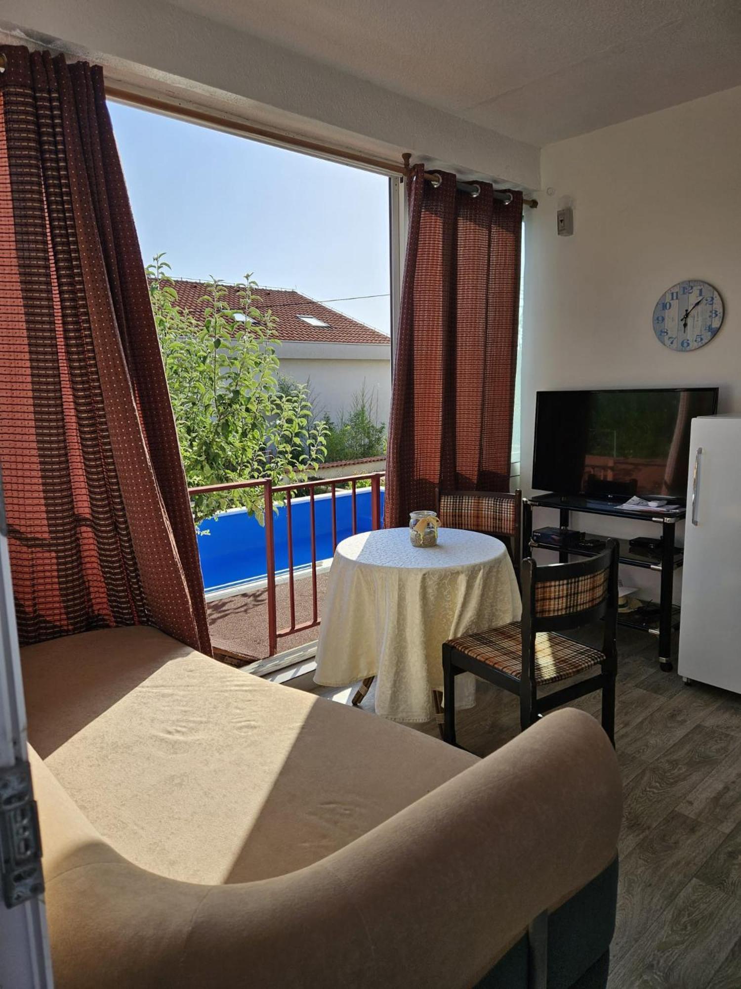 Apartments With Swimming Pool 9X4M سيلتسي المظهر الخارجي الصورة